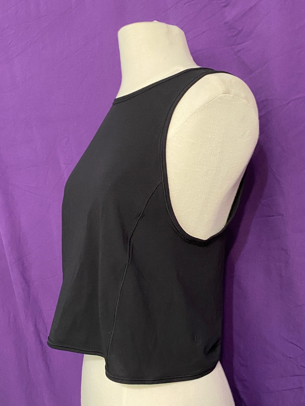 lululemon athletica Black Twist-Back Crop Tank. Size 4 (Small)